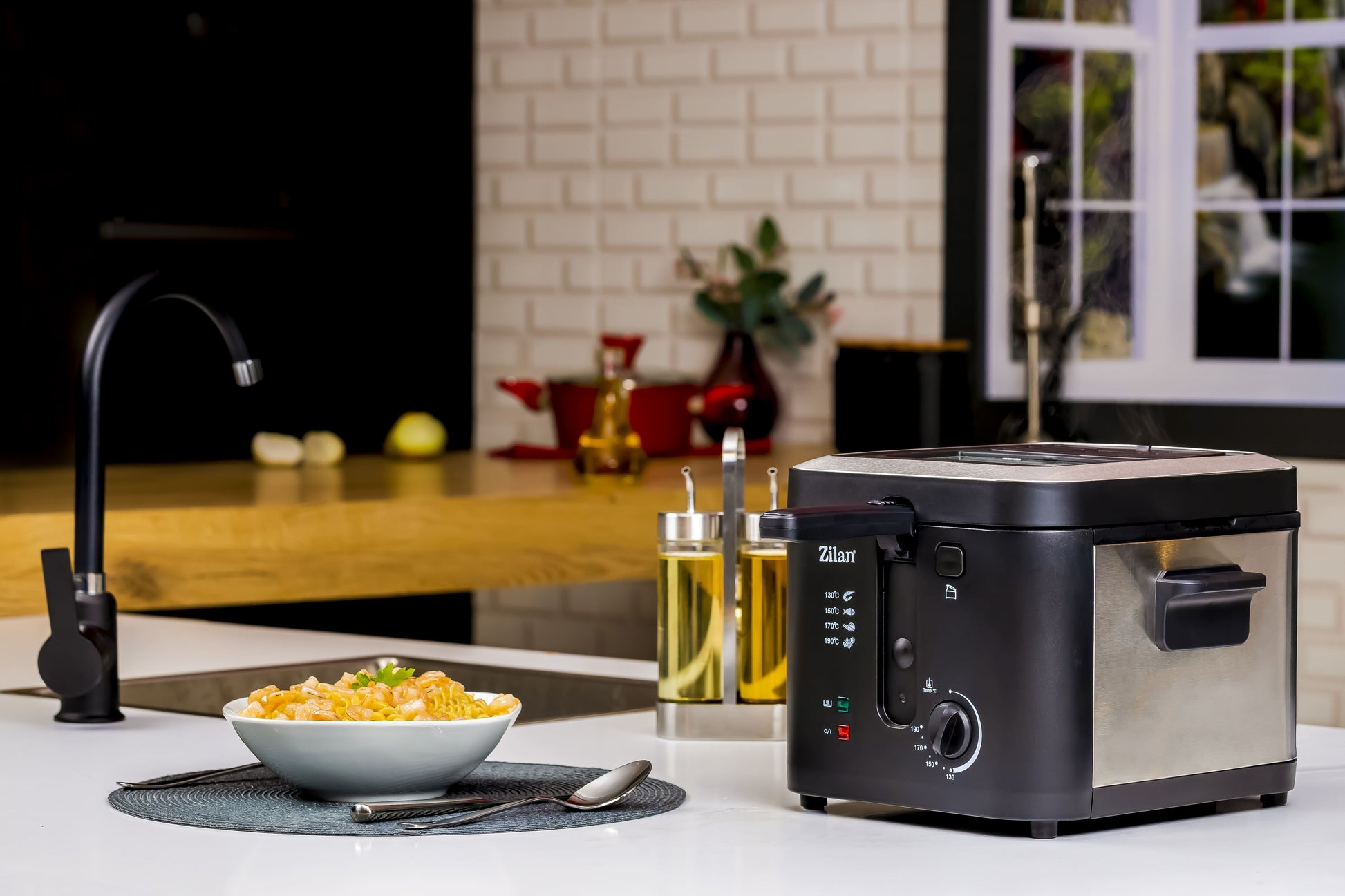 Friteuza Zilan ZLN-0010, 1600 W, 2.5 l, Termostat reglabil, Cuva detasabila, inox