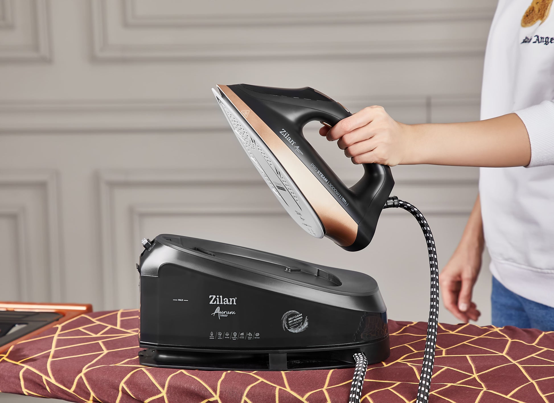 Fier de calcat profesional Aurum, Zilan ZLN4247, putere 3000W, auto-oprire, functie de auto-curatare