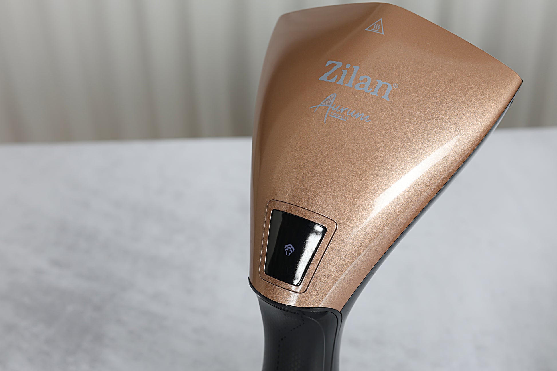 Fier de calcat vertical cu aburi Zilan ZLN4254 AURUM, 1600W, 25g/min, 230 ml, ecran LED multi functional