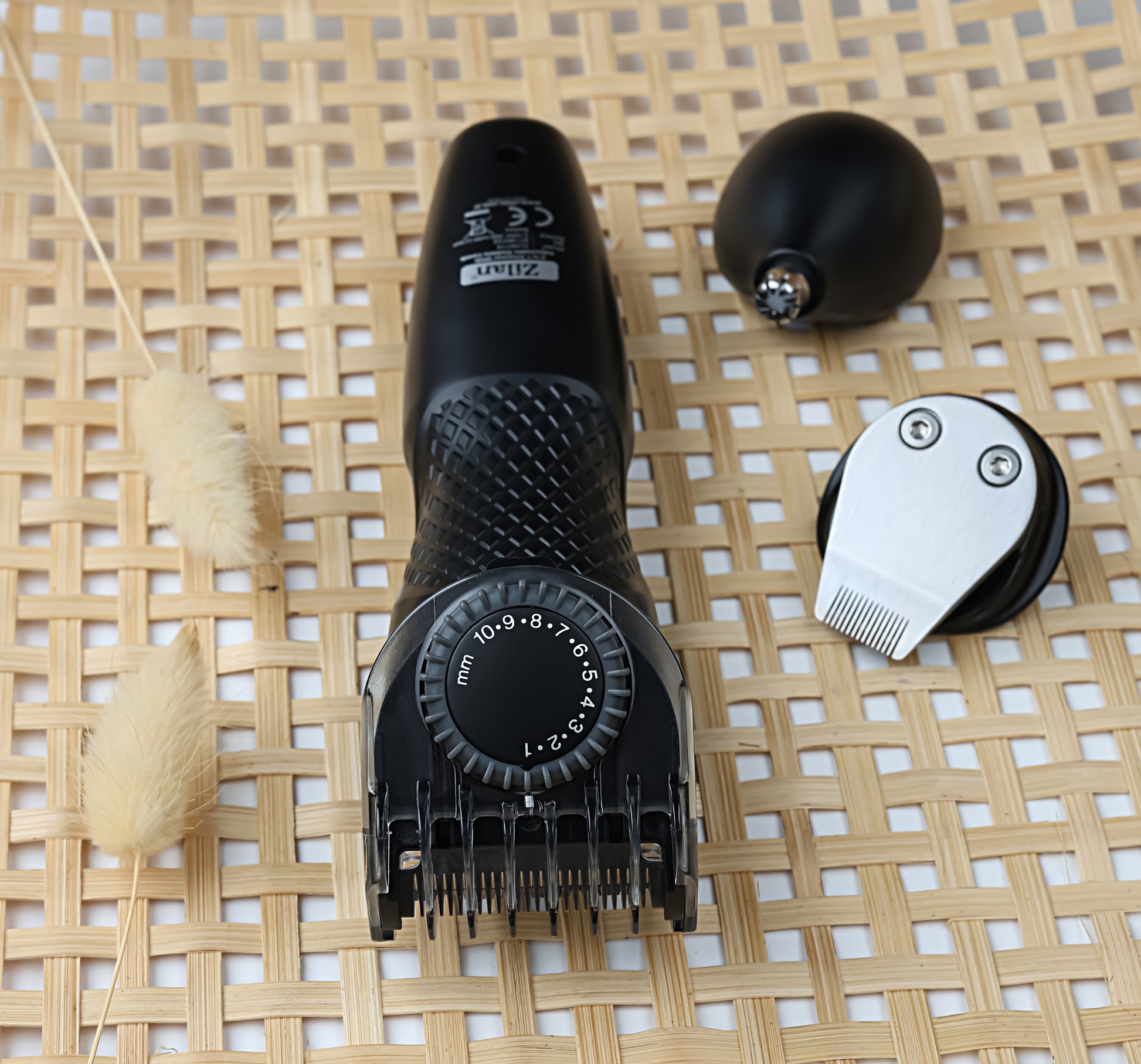 Aparat de tuns 4 in 1 Zilan ZLN8719, capat ajustabil int 1 si 10 mm, capat de nas si doua trimmere