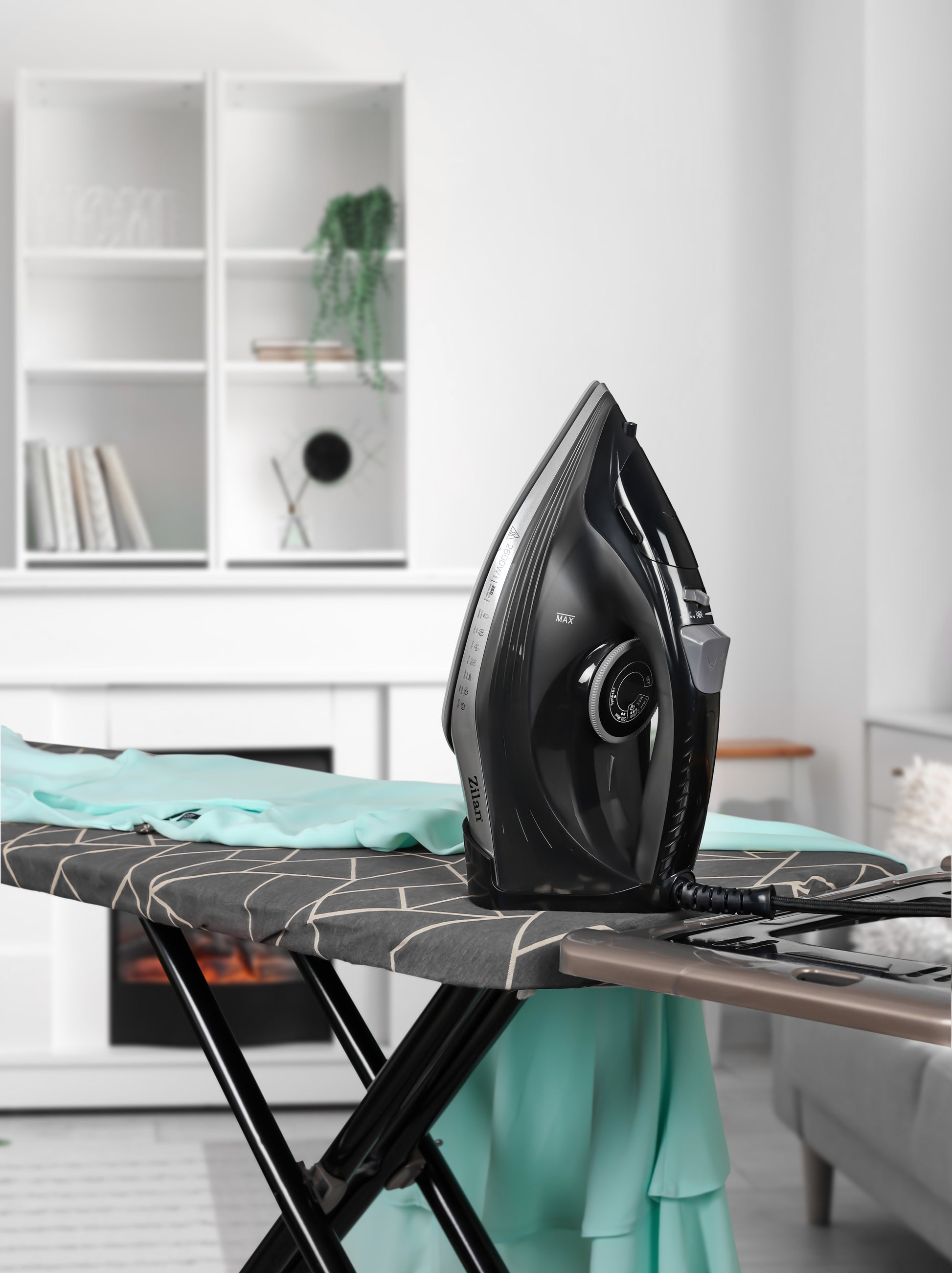 Fier de calcat Zilan ZLN8603, talpa ceramica, Negru, Putere 2600W, calcare cu abur