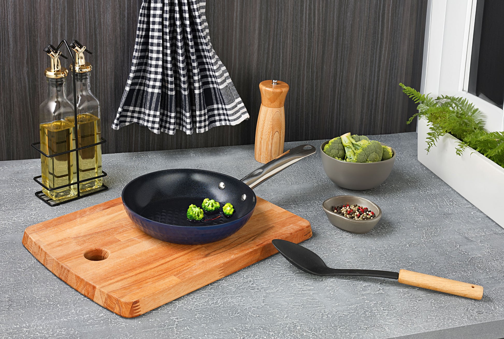 Tigaie Zilan ZLN9624 diamond, cu baza de inductie, ceramica si inox, usor de spalat, 20 cm,0.95L
