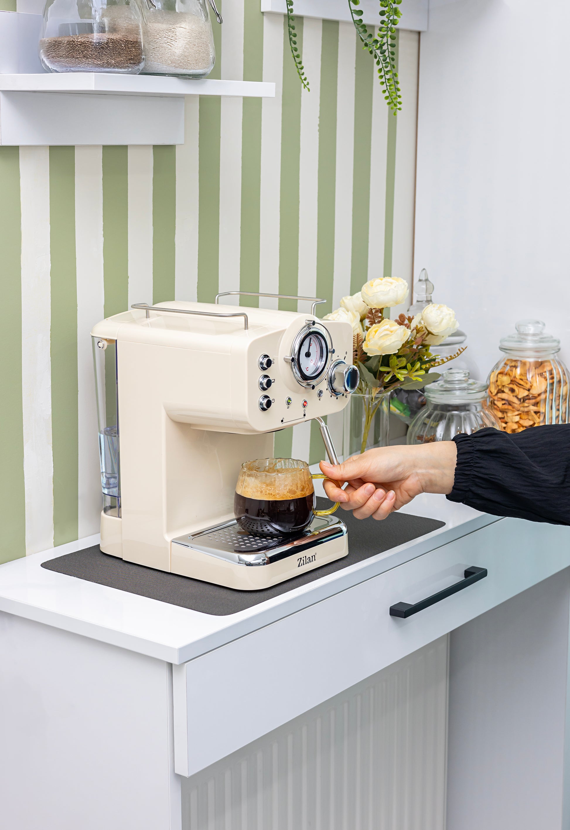 Espressor manual Zilan ZLN2992 Crem,15 Bar, 1.25 l, 1100W, Design Retro