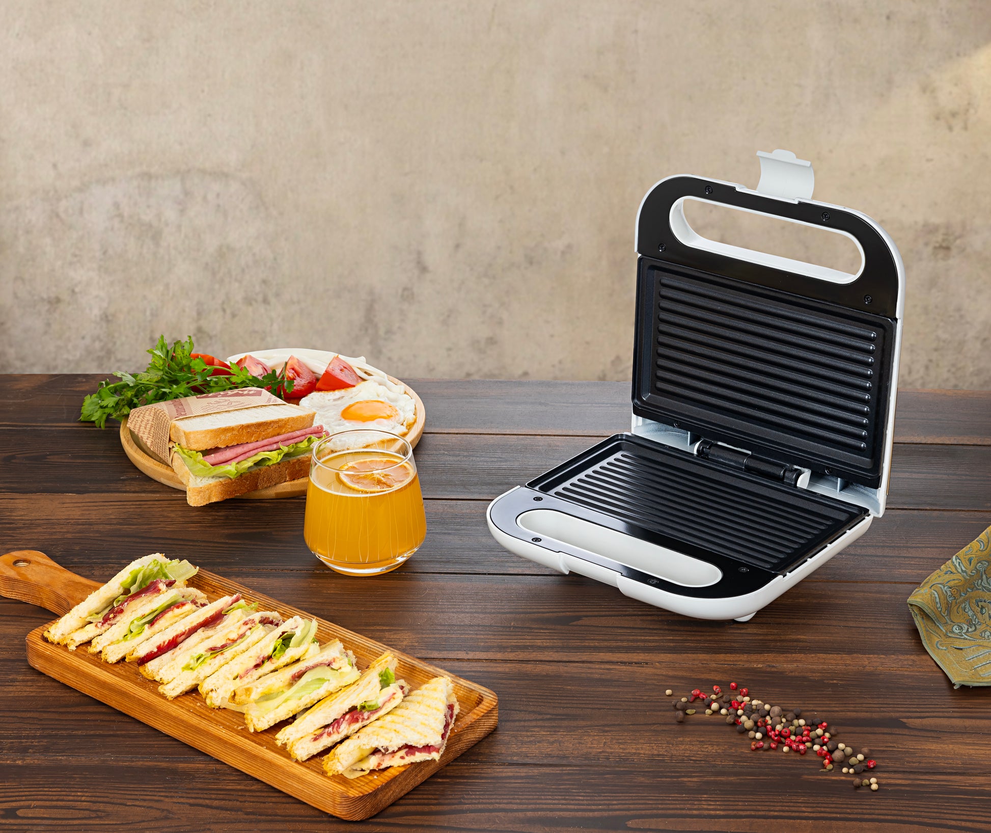 Aparat pentru facut sandwich Zilan ZLN1689, Termostat automat, Indicator luminos, Protectie supraincalzire, Picioruse antiderapante, 800W