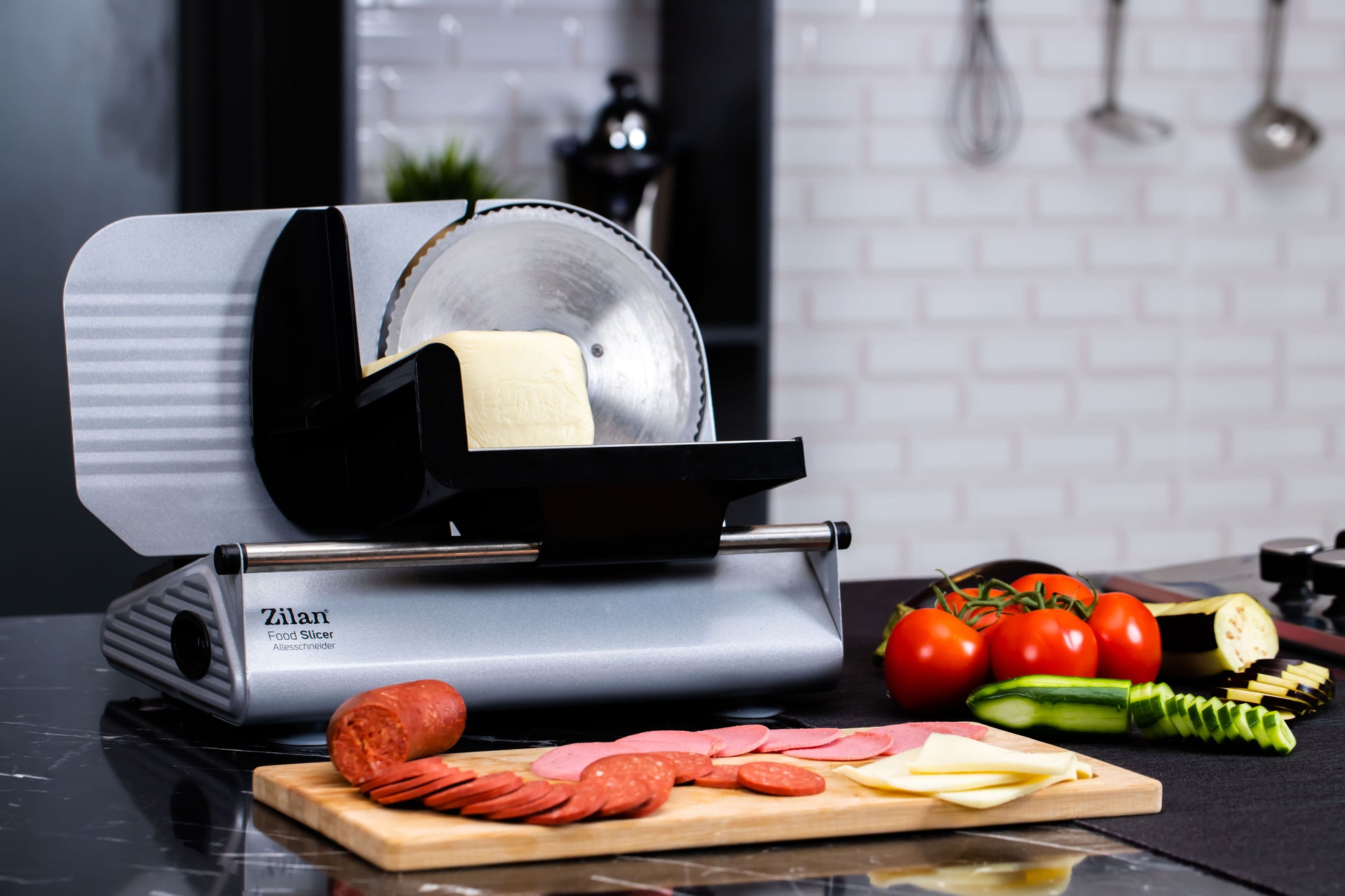 Feliator alimente Zilan ZLN-3376, Putere 150W, Grosime taiere reglabila 1-15 mm, Lama taiere inox