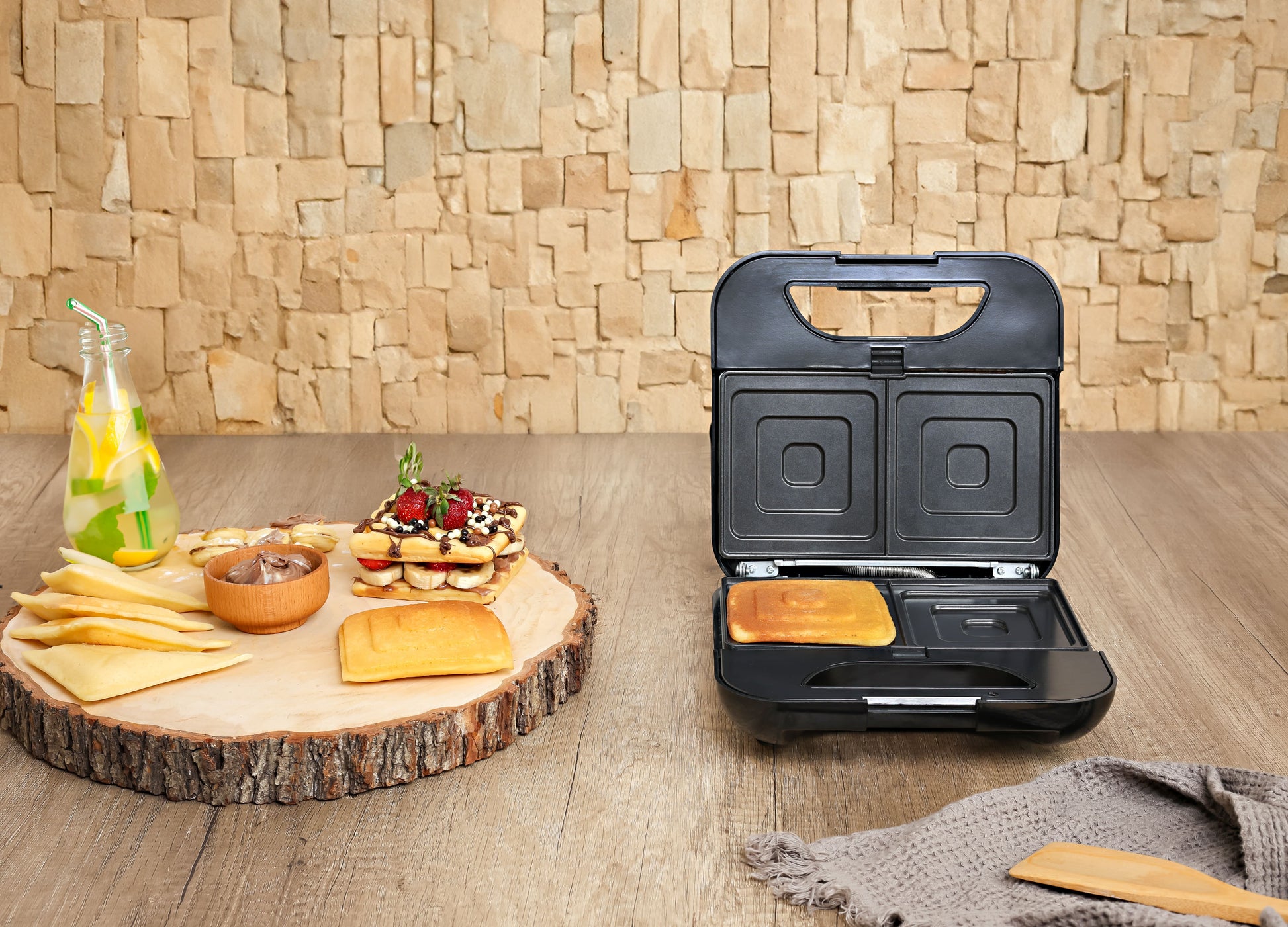 Sandwich-maker ZILAN 5 in 1 ZLN-3932, Negru/Inox 800 W, 5 tipuri de placi grill, triunghi, sandwich, waffle, nuci,